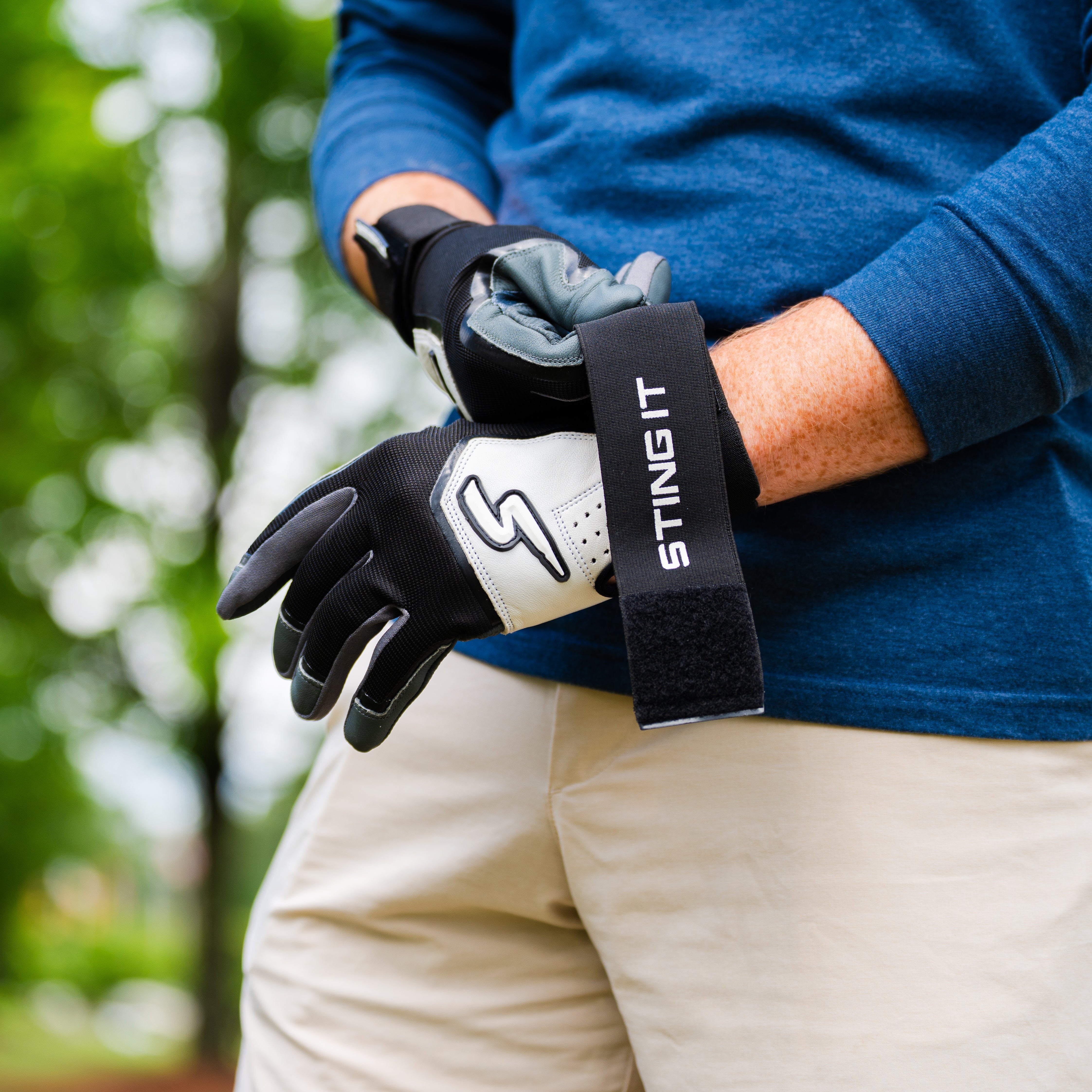 Winder Series Batting Gloves - Graphite/black & White