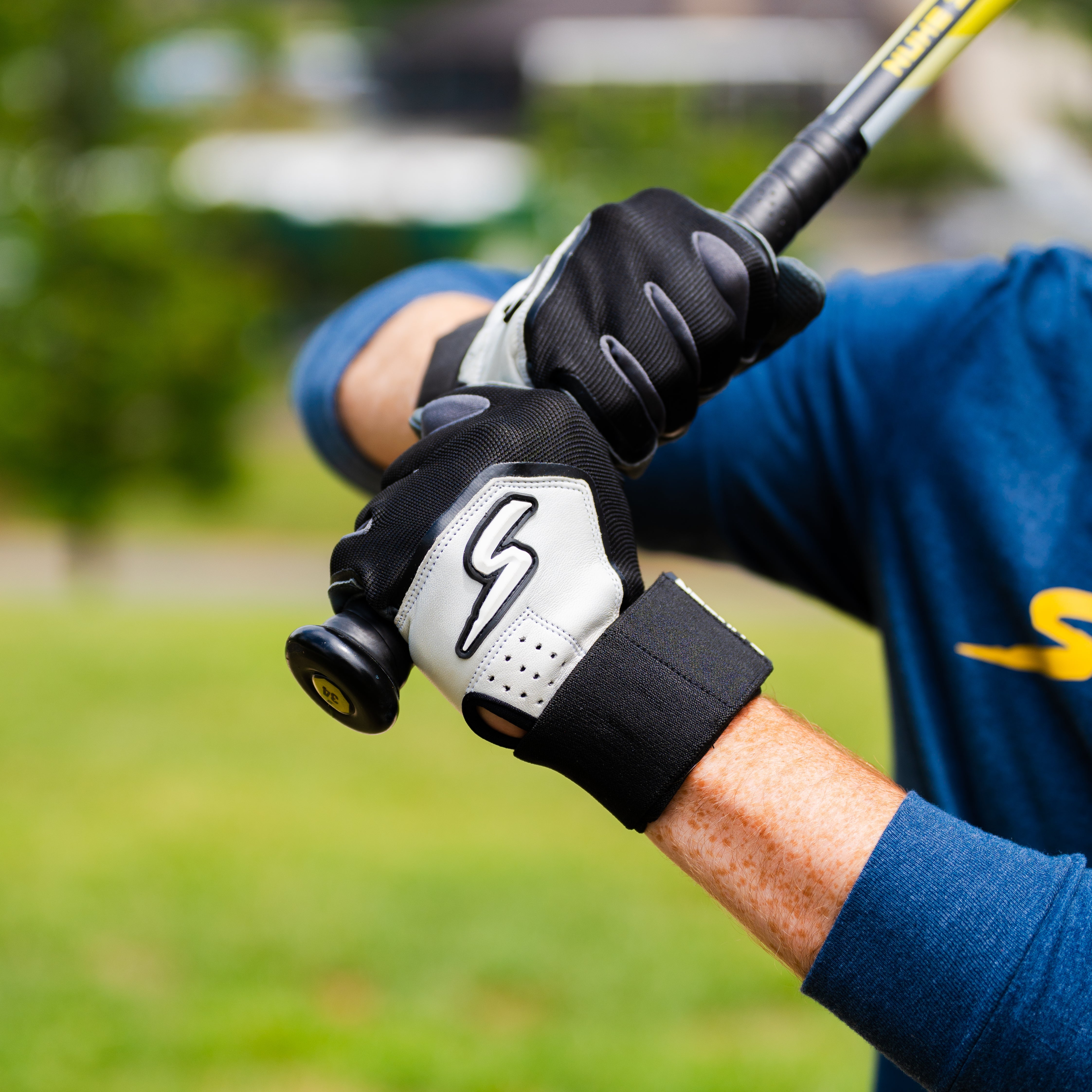 Winder Series Batting Gloves - Graphite/black & White