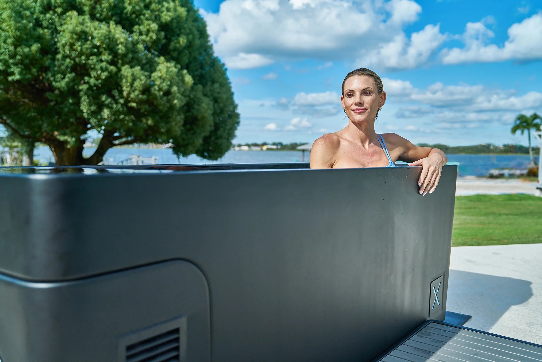 Echelon All-In-One Hard Tub