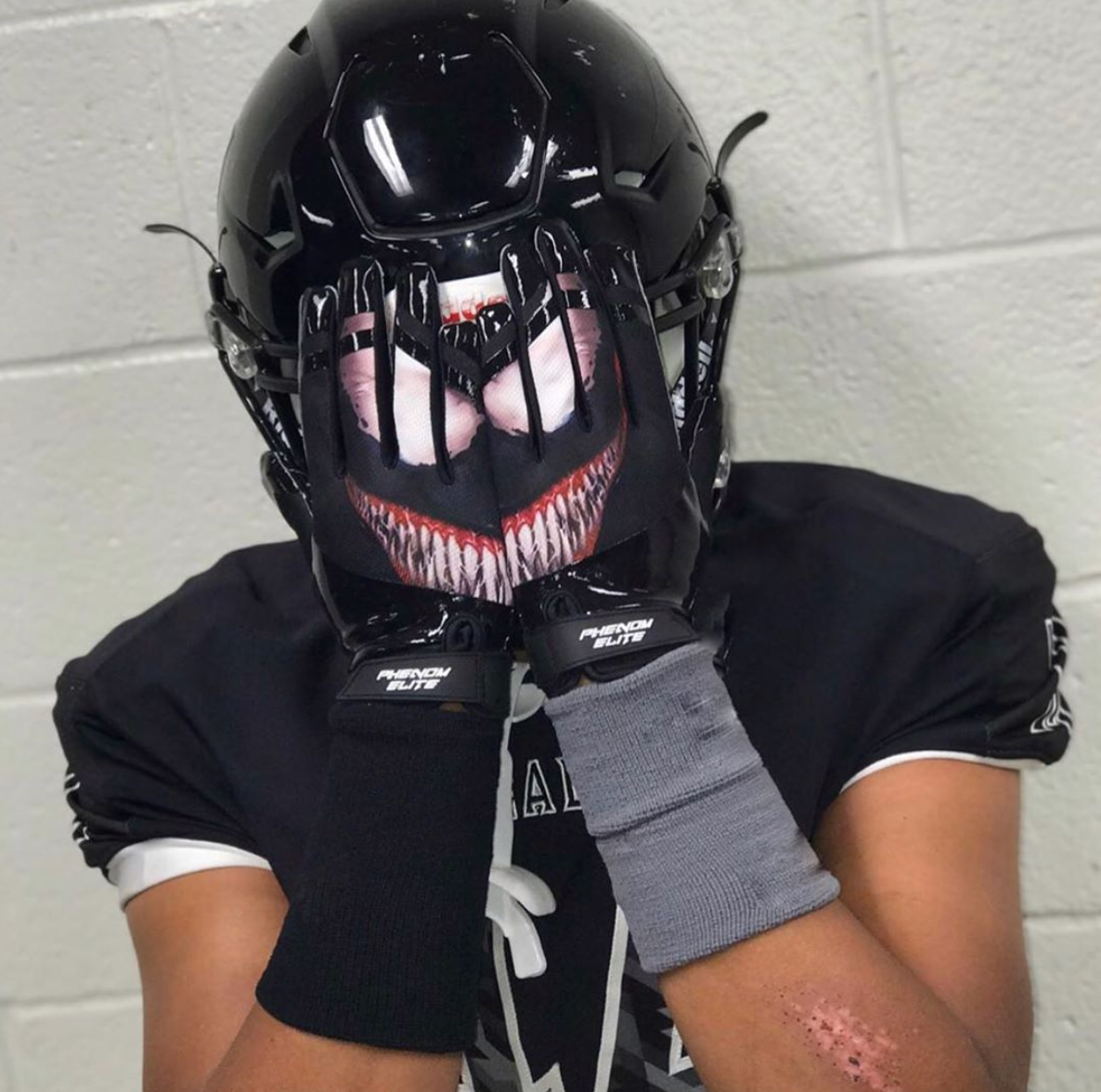 Phenom Elite Villain Football Gloves