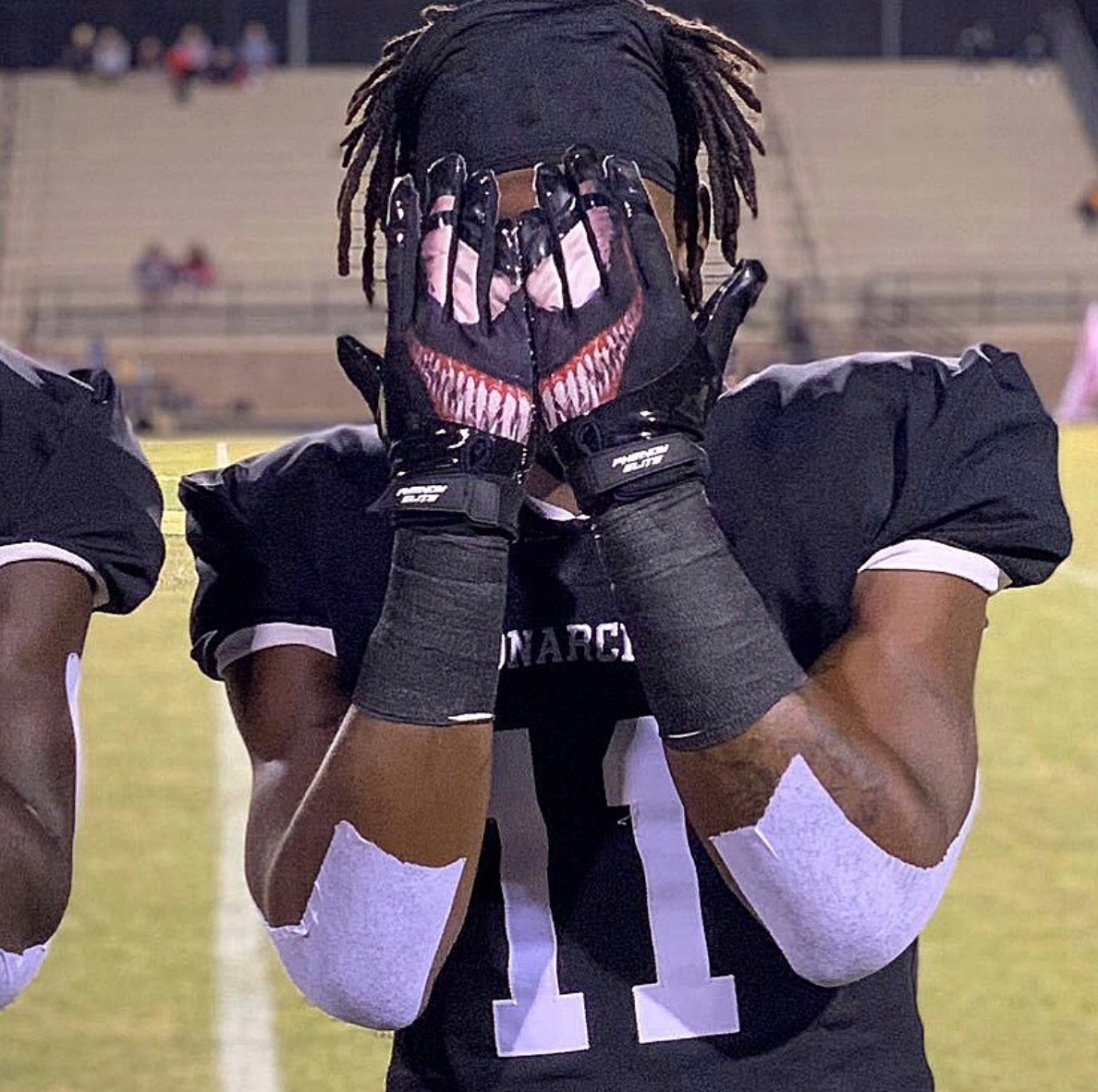 Phenom Elite Villain Football Gloves