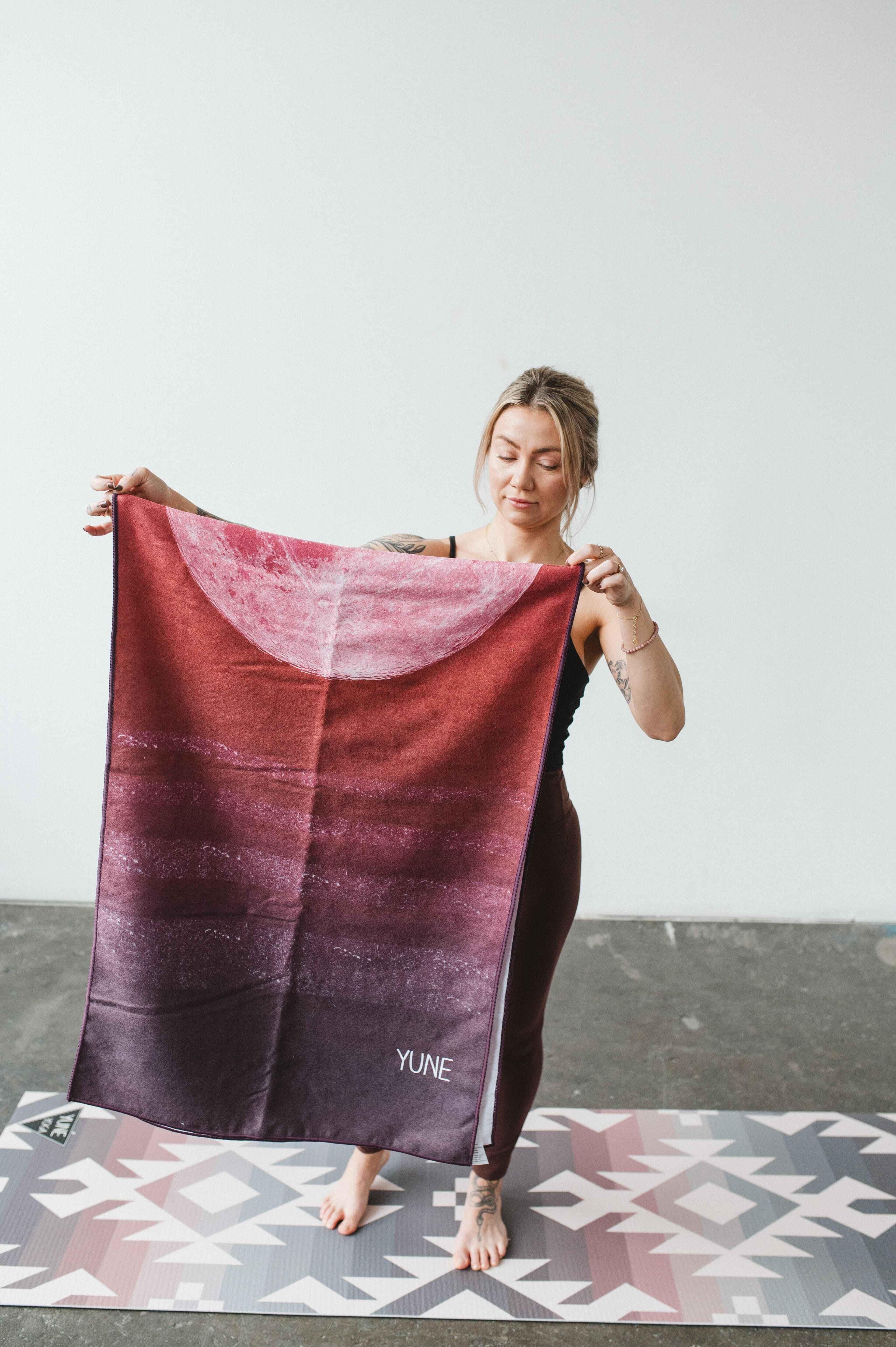 The Caliban Yoga Towel – Quick-dry, Non-slip, Eco-conscious Design