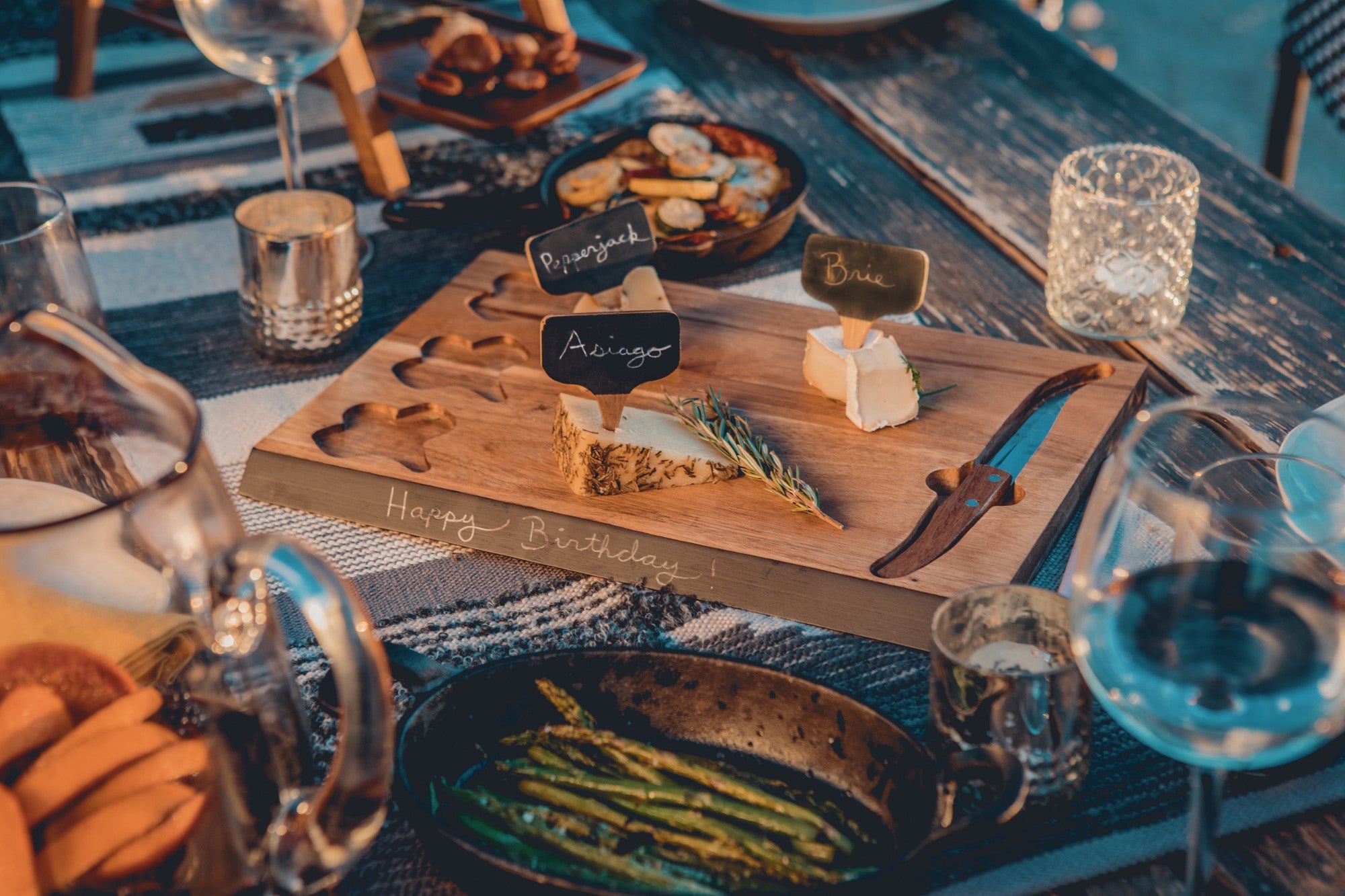 Seattle Seahawks Delio Acacia Cheese Cutting Board & Tools Set
